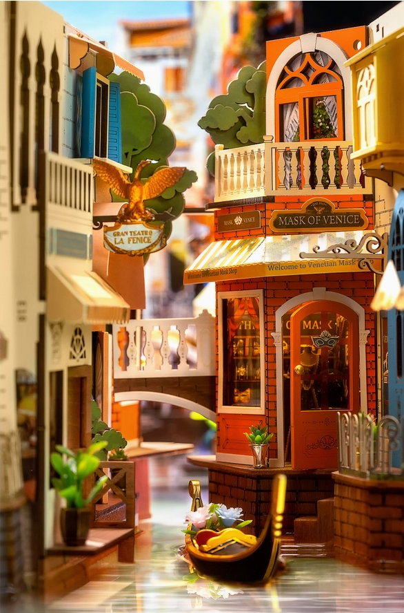 TRAVEL IN VENICE BOOK NOOK KIT