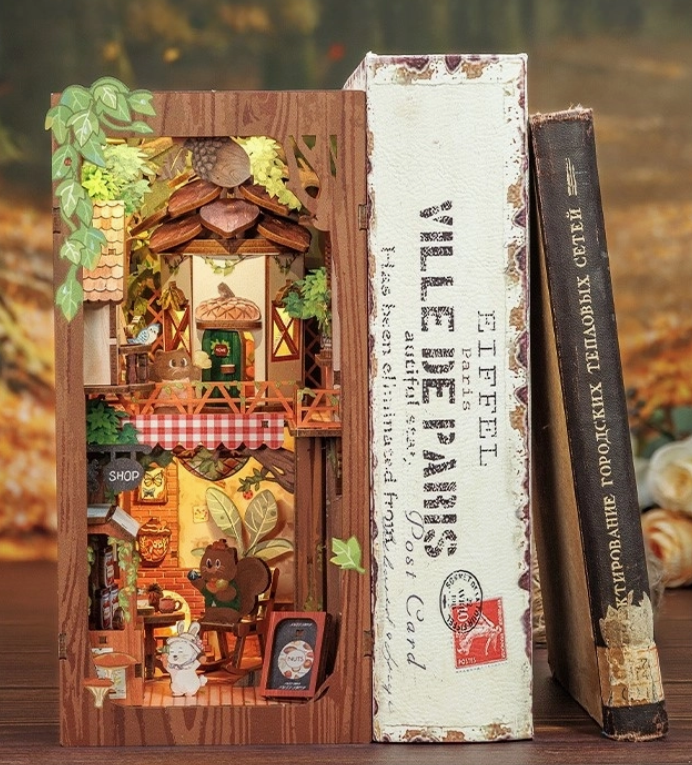 SQUIRREL COLLECTOR BOOK NOOK