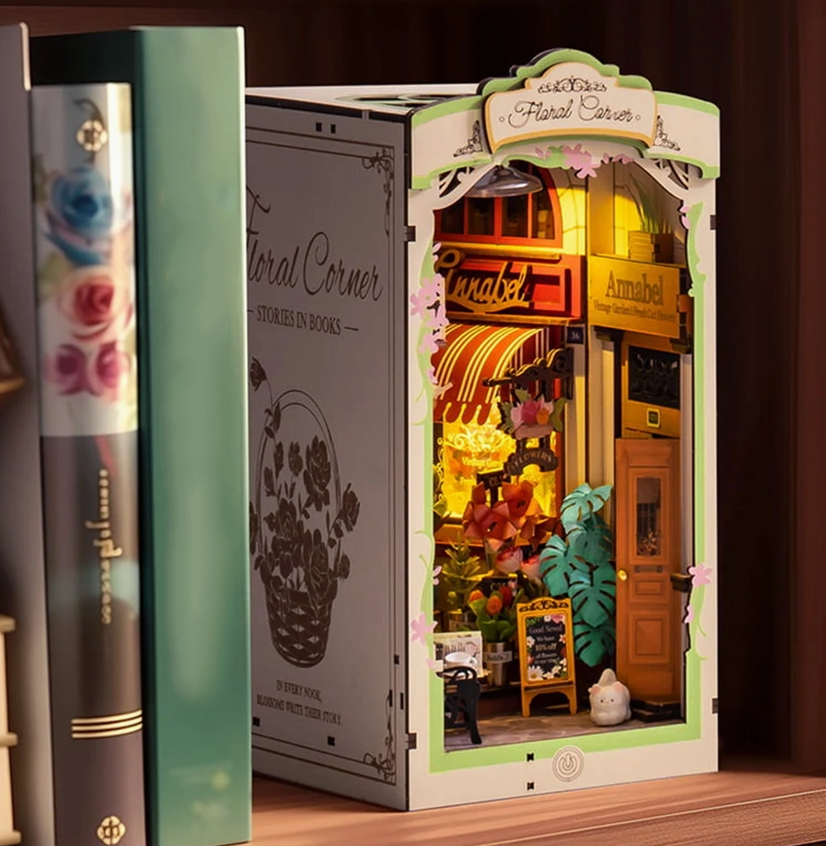 FLORAL CORNER BOOK NOOK