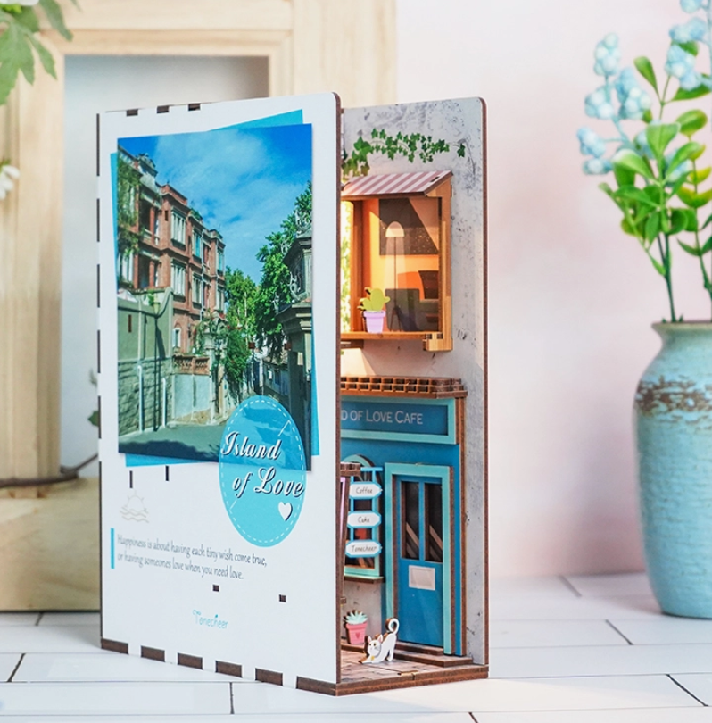 ISLAND OF LOVE BOOK NOOK KIT