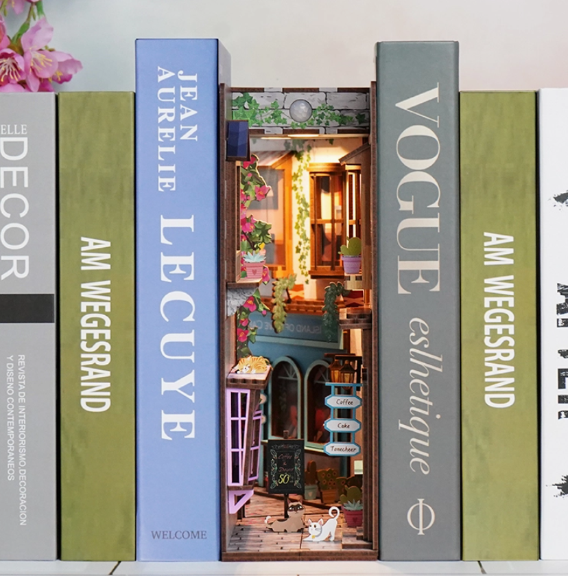 ISLAND OF LOVE BOOK NOOK KIT